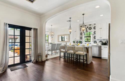 Elegant 4BR Home Guest House Private Yard - Foto 69