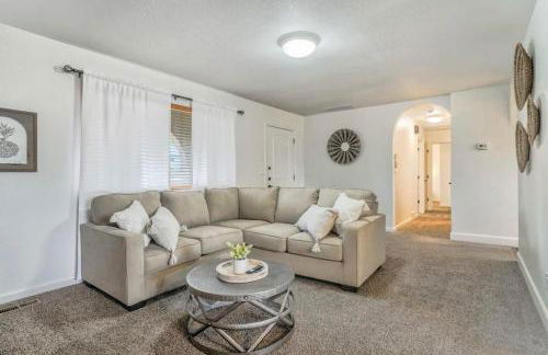 3BR with Patio and Fire pit near Hiking & Downtown - Foto 10