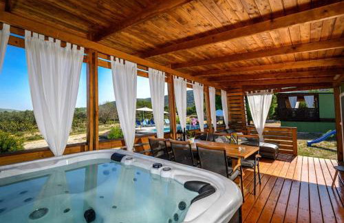 Cozy and Chic Little House with Pool Ivinj-2 - Foto 52