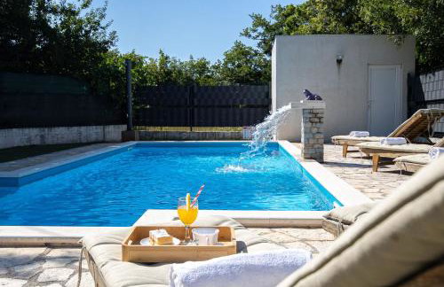 House Runjic w pool large garden and playground - Foto 1