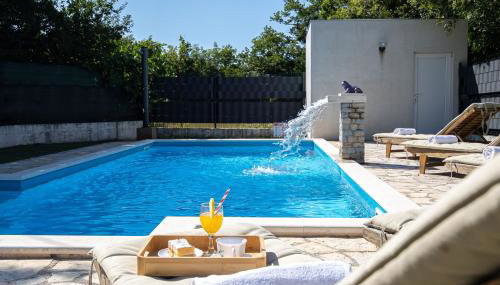 House Runjic w pool large garden and playground - Foto 1, sunbed