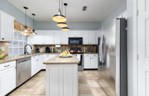 RARE FIND! Private Pool Hot Tub Spa Game Room Pool Heat Available Spring Special! - Foto 19