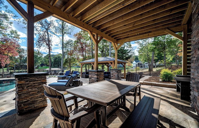 Black Bear Lodge by Avantstay Lakefront, Dock, Pool, Theater Sleeps 20+ - Foto 54