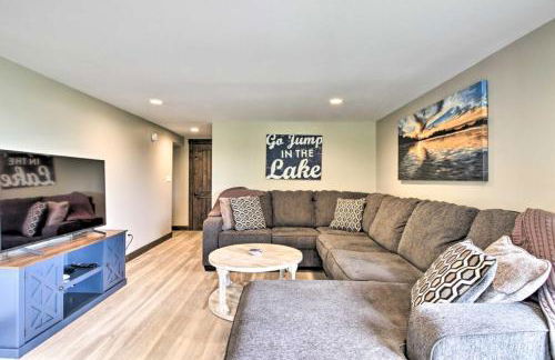 Lakefront Retreat with Dock and Game Room and Deck - Foto 11