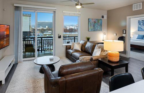 Convention Ctr Bespoke Beauty - 2BD Pool,Gym,Hot tub,Pkg - Foto 1