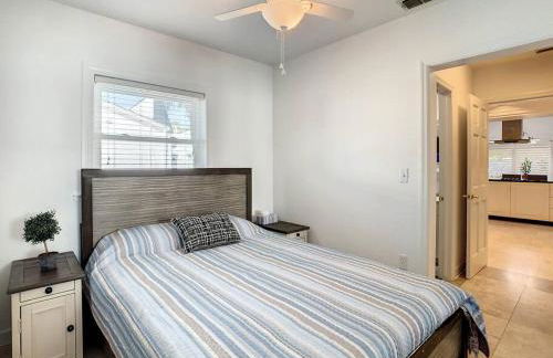 STEPS FROM THE BEACH, BEST LOCATION, 2 BDRM 2 BTH - Foto 37