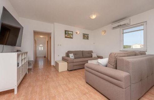 3 Bedroom Cozy Apartment In Ugrinic - Foto 3