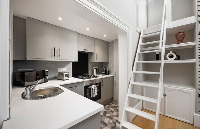 Stunning Arty Apartment & mezzanine - Photo 3