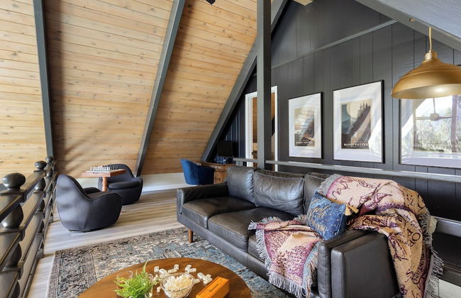 The Matterhorn Manor by Avantstay Harry Potter Inspired A-frame Home w/ Hot Tub & Views - Foto 17