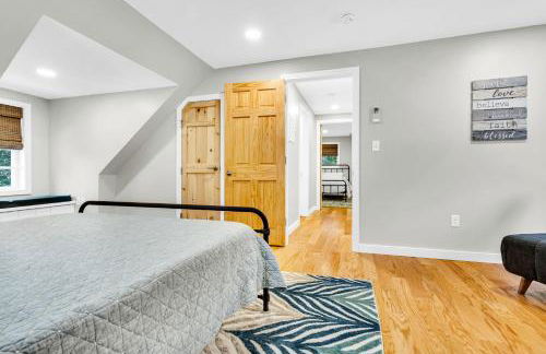 Thomas Trail - Game Room, Fire Pit, 1 min to Ski Mountain & Shared Beach! - Foto 33