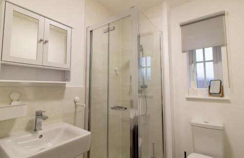 Charming Coastal Retreat - 1-Bedroom Flat in Blyth - Pass the Keys - Foto 7