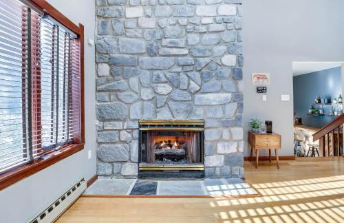 Lake Access and Private Hot Tub at Poconos Home! - Foto 6