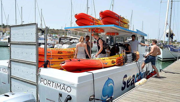 Kayaks à bord du catamaran
