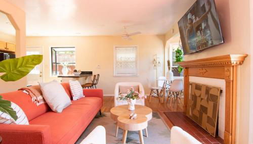 Ultimate Escape! Huge Yard Parking Walk to Beach - Foto 2