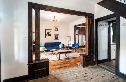 Luxe Mid-Century Styled Historic Townhouse #1 - Foto 23