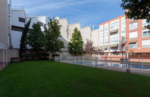 Vivienda con zona de trabajo, piscina y parking - Foto 28