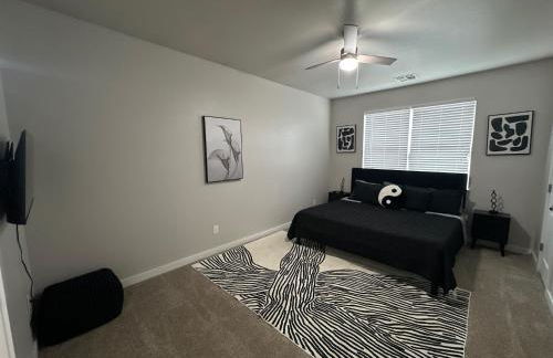 Luxury 3BR Townhome Stay - Foto 27
