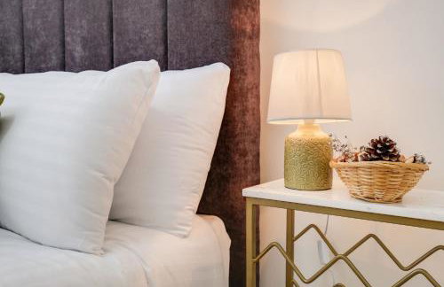 Luxury 5 BDR 2 BA House with Parking in Sandhurst By 360Stays - Photo 58