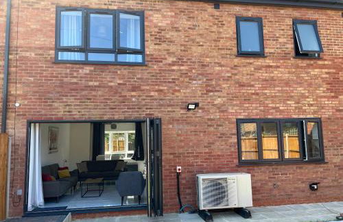 Brand New, Immaculate 3 Bed 3 Shower room House - Foto 28