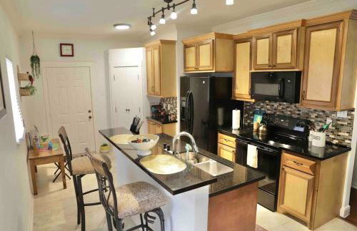 Cozy Bohemian Bungalow - Photo 6