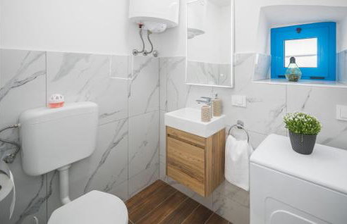 2 Bedroom Cozy Home In Visnjan - Photo 26