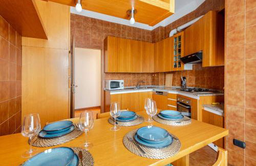 Spacious Home with three Bedroom and Large Kitchen - Photo 18