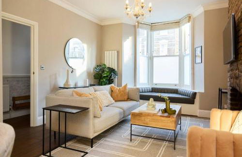 Behind the Blue Wall - Foto 10