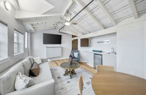 Huge Retrea w Rooftop Deck Stay At Farmers Market - Foto 42