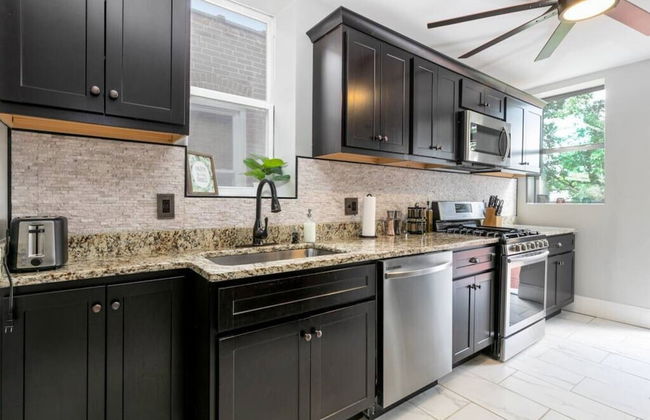 Cozy Family Home - Walk to MO Botanical Gardens - Photo 16