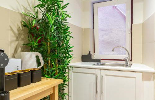 Designer Retreat- Newly remodelled 1 bedroom apt - Photo 35