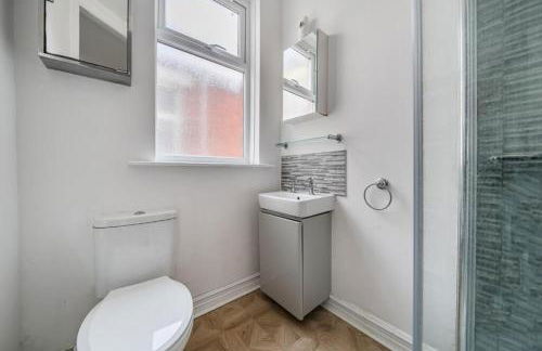 Selby House - Large 3 Bed Victorian Property in Portsmouth - Sleeps 5 - Photo 10