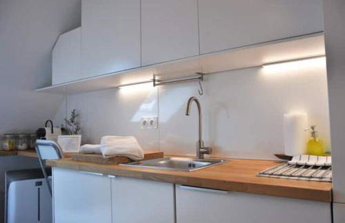 CENTRE PARIS Maubert Notre Dame Beau Studio calme lumineux salle de bains ascenseur climatisation - Foto 6