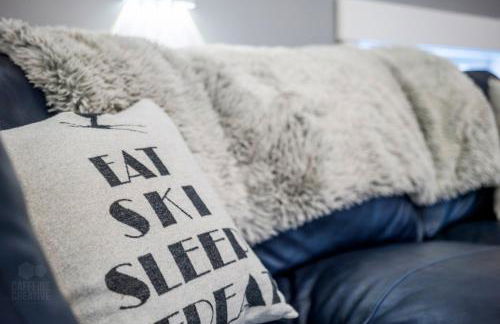 New Sunday River Ski Retreat with Hot Tub Spa - FirePit Sleeps 16 - Foto 23