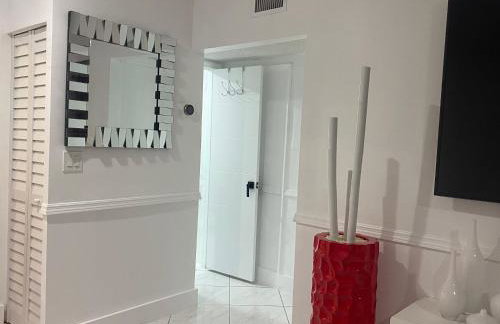 Beautiful House 7 min from Miami Airport w FREE parking - Photo 17