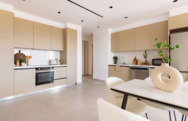 Sanders Eduardovich Limassol - Foto 63