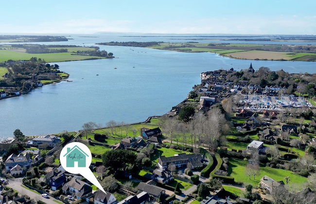 Newly Renovated Cottage 150m From Waterfront - Photo 1