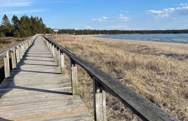 4 Bedroom Cottage On Manitoulin Island - Next to Sandy Beach! - Foto 25