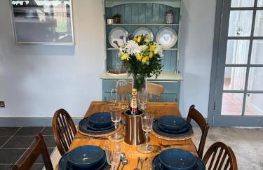 Spacious 4 Bedroom Farmhouse - Photo 11