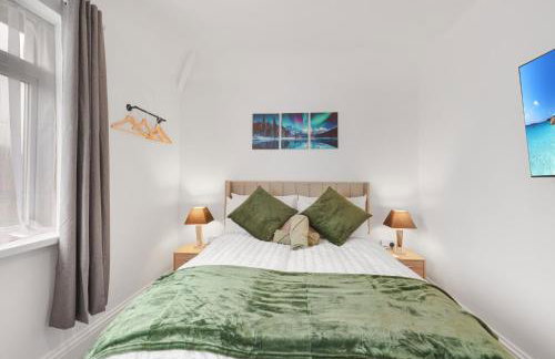 3 Bedroom House with Free Parking - Foto 11