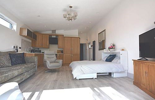 Beautiful Lodge in Newmarket with parking - Foto 8