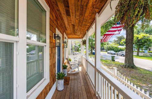 Downtown | Gorgeous | Pet Friendly! - Photo 21