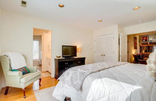 The White Elephant Inn Getaway with Pool and Hot Tub! - Foto 17