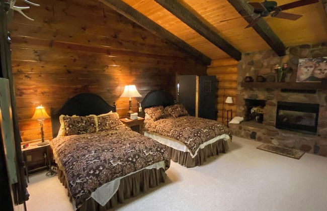 Two Bear Lodge on Lost Land Lake - Photo 3