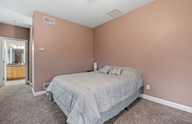 Massive Home w Sauna Pools Hot Tub Fireplaces - Photo 52