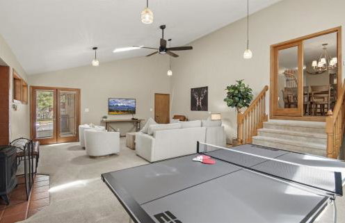 2 Living Rooms Fires Quick Drive Downtown - Foto 18