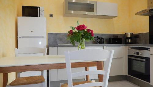 Logement indépendant dans cité médiévale - Foto 2