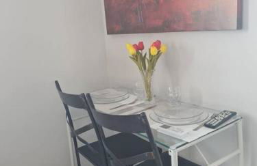 Kitnet 301 centro linda vista por sol com tv smart e ar - Foto 13