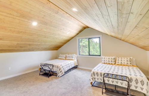 Modern Lakeside Cabin with Mountain Views and Hot Tub! - Foto 19