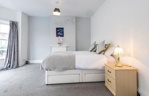 Cheadle village - Photo 25