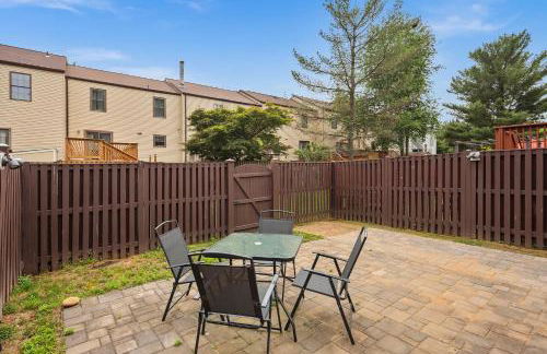 NEW! Large 3-story townhome Private, Self checkin, Pet Friendly! - Foto 23